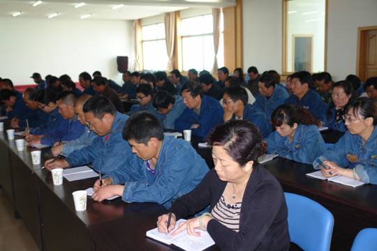 青海物產(chǎn)工業(yè)投資有限公司、青海長春炭素有限公司召開貫徹省第十二次黨代會精神學(xué)習(xí)傳