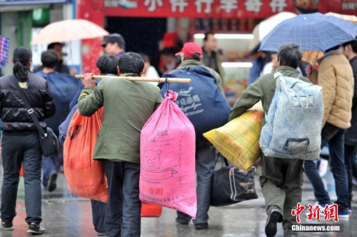 聚焦春節(jié)&ldquo;恐歸族&rdquo;：近鄉(xiāng)情怯，恐懼何來(lái)？(圖)